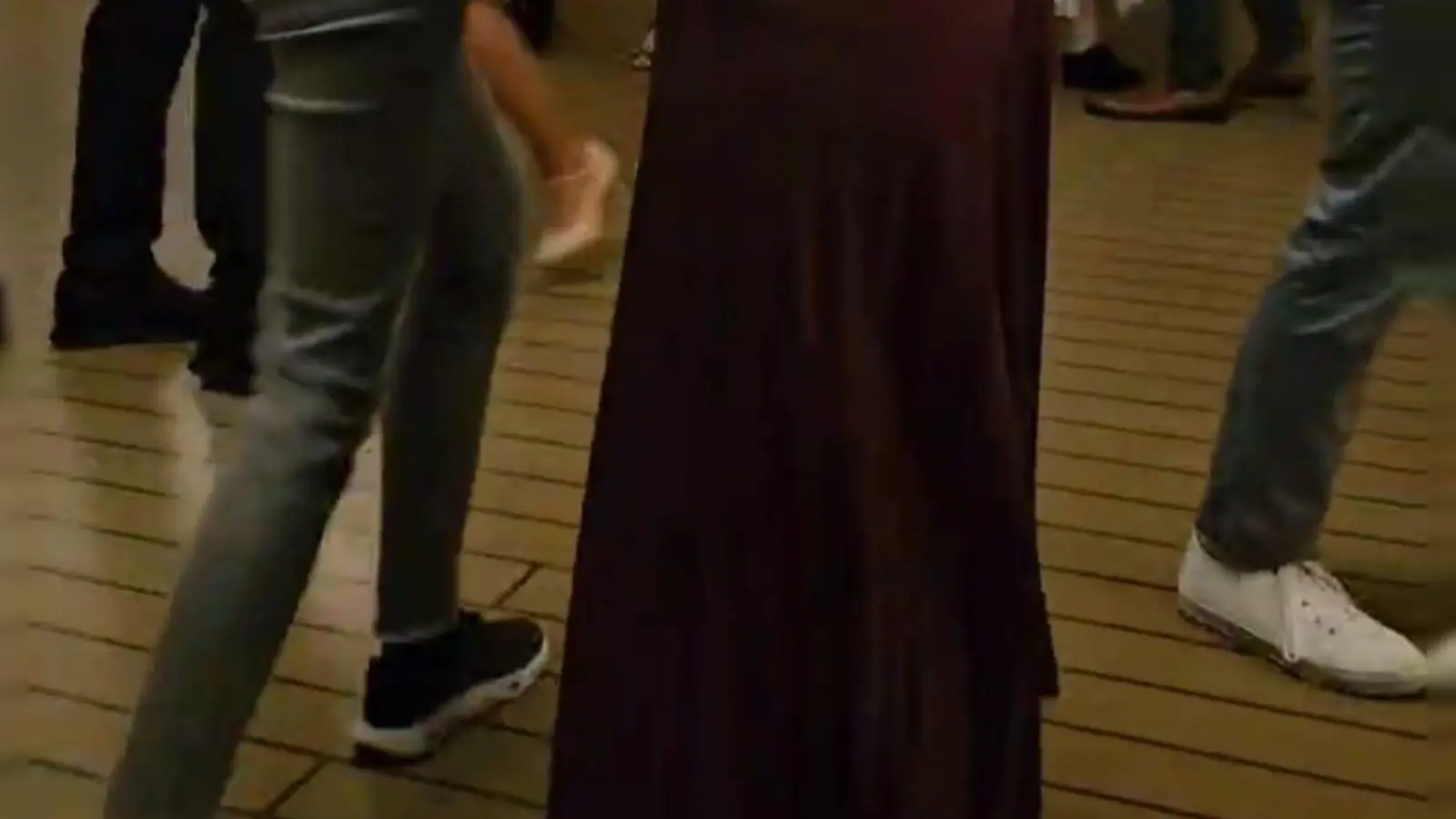 Jeweils einem bestimmten Tanz widmet sich die Veranstaltung „Offenes Tanzen”. Sie findet jeden Mittwoch statt. Der Eintritt ist frei. (Foto: Stadtteilkultur 2411 e.V.)