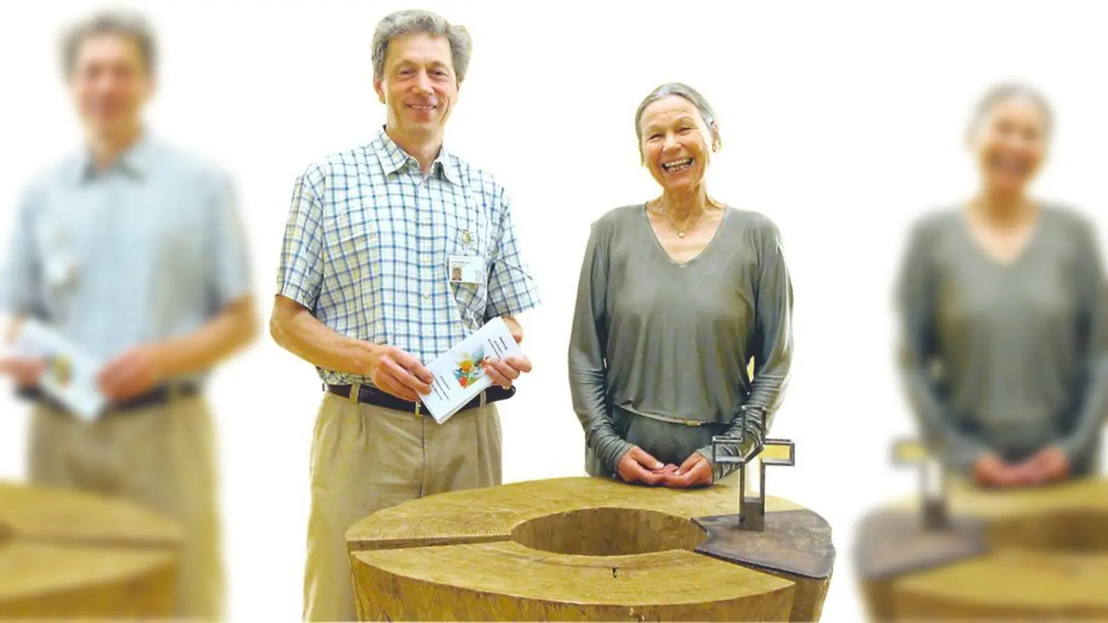 Krankenhausseelsorger Reinhard Roth und Gudrun Nowatzki vom ehrenamtlichen Besuchsdienst würden sich über weitere Helfer sehr freuen. 	 (Foto: Woschée)