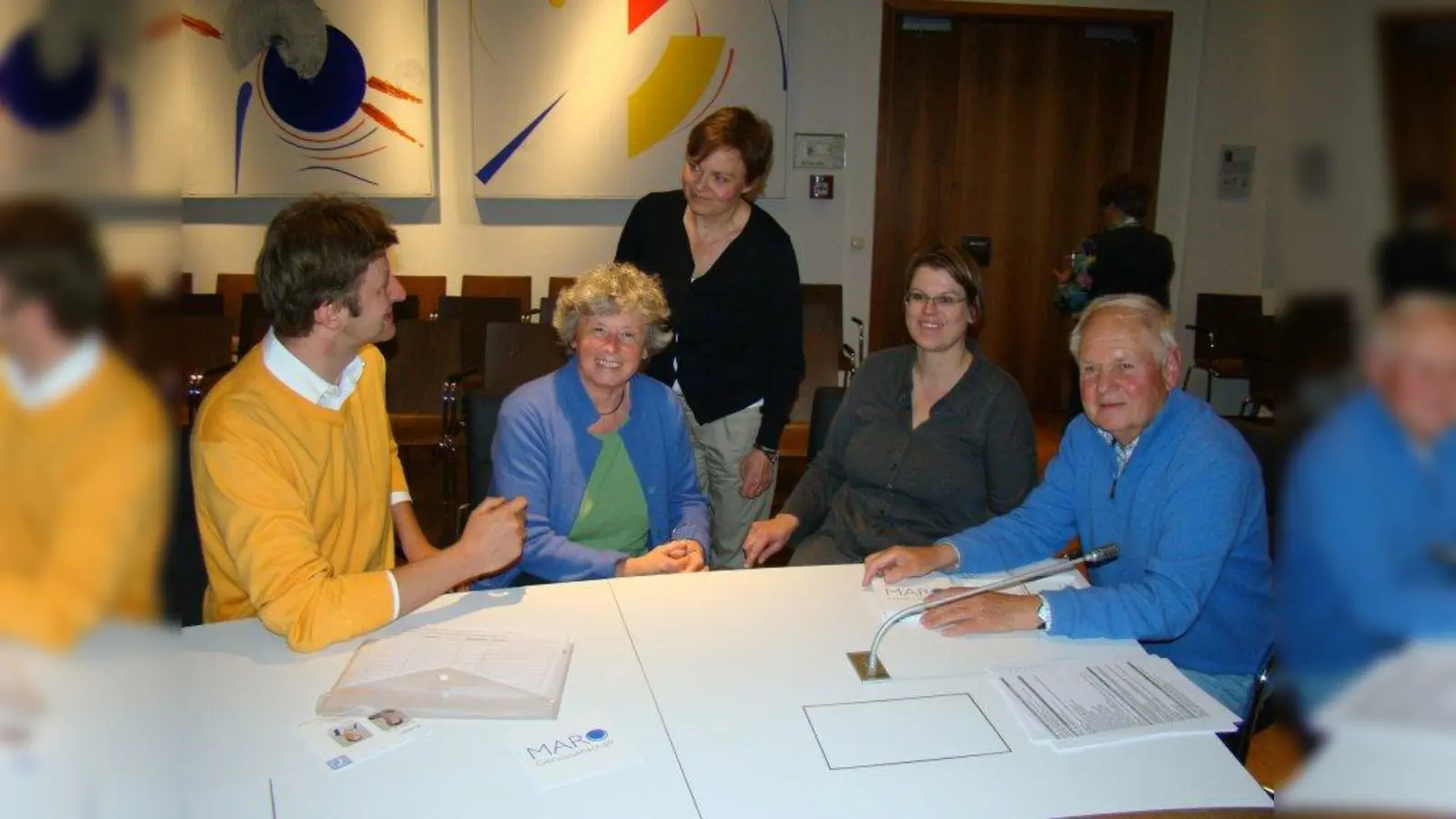 Martin Okrslar, Doris Knaier, Susanne Flynn, Antje Hansmann und Frank Gruber diskutieren über das Projekt. (Foto: pst)