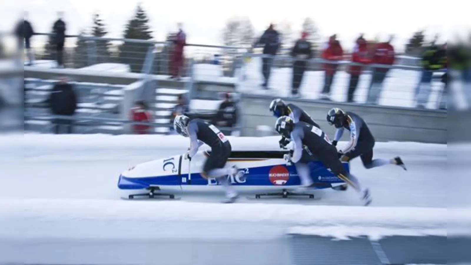 Der Vierer-Bob mit dem Garchinger Anschieber Florian Becke geht an den Start. Zusammen mit seinem Team konnte Becke sich den Sieg holen.	 (Foto: Privat)