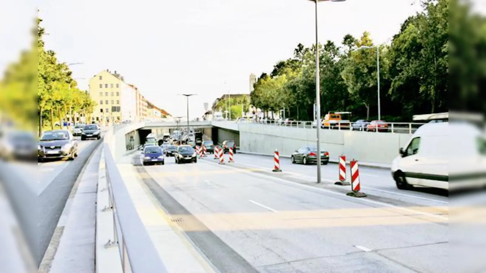 Geplagte Anwohner  seit Jahrzehnten haben die Menschen im Bereich Tegernseer Land- und Chiemgaustraße mit Rekordlärm und -abgasen zu leben.  (Foto: hh)