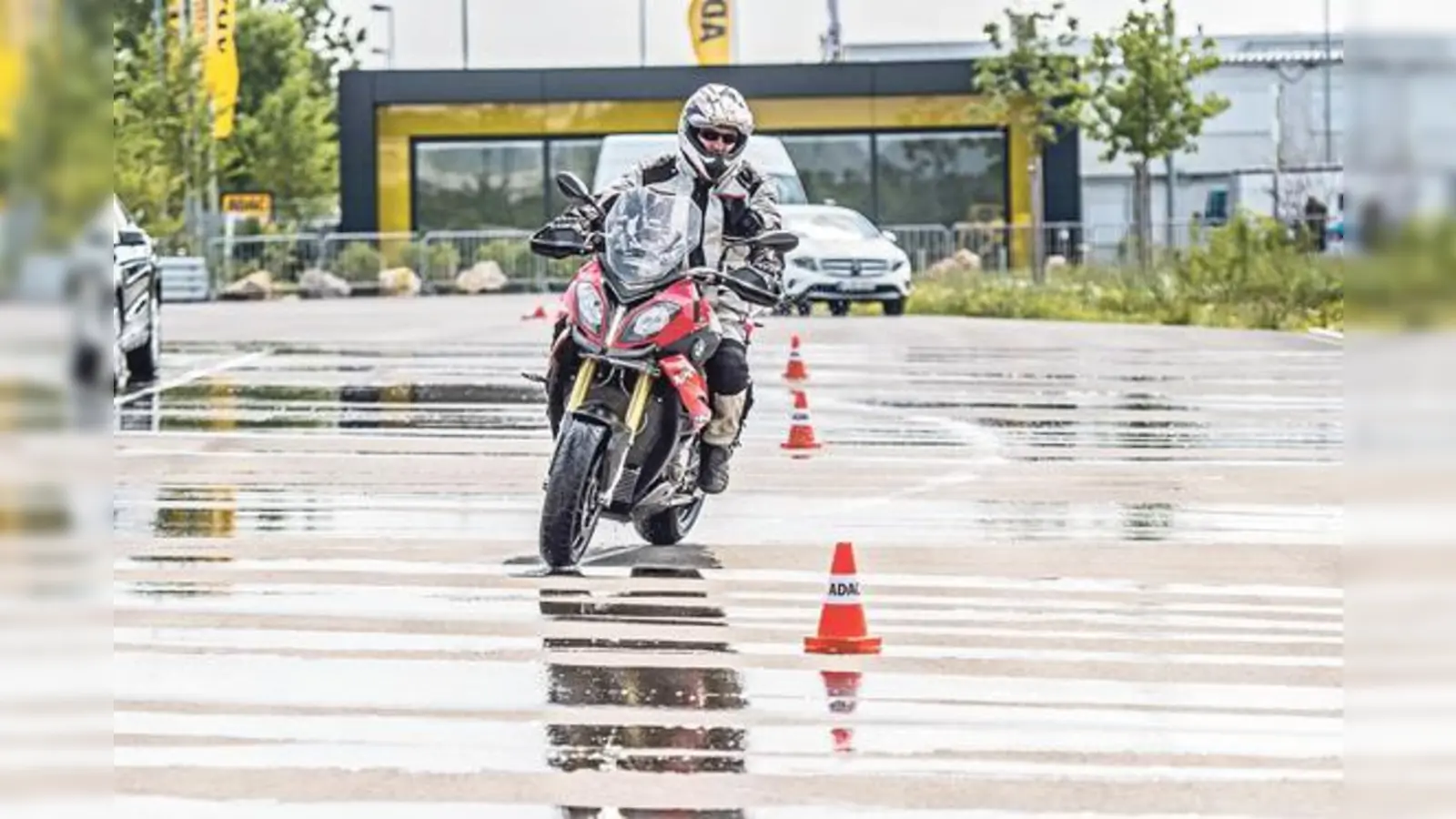 Der ADAC macht die Motorradfahrer mit Trainings fit für die Straße und ist natürlich auch bei BMW Motorrad Days in Garmisch-Partenkirchen dabei.	 (Foto: www.sicherheitstraining.net)