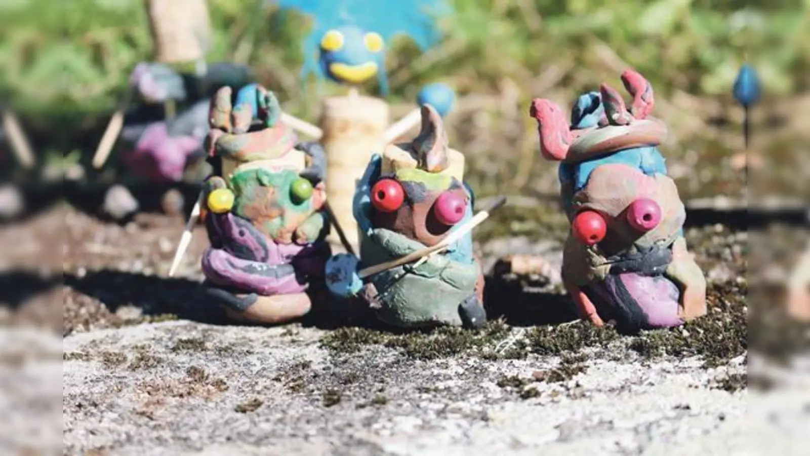 Aus Knetmasse bestehen diese Fantasiefiguren der Kinder der Iz Art Jugendkunst-Projekts.	 (Foto: iz art)