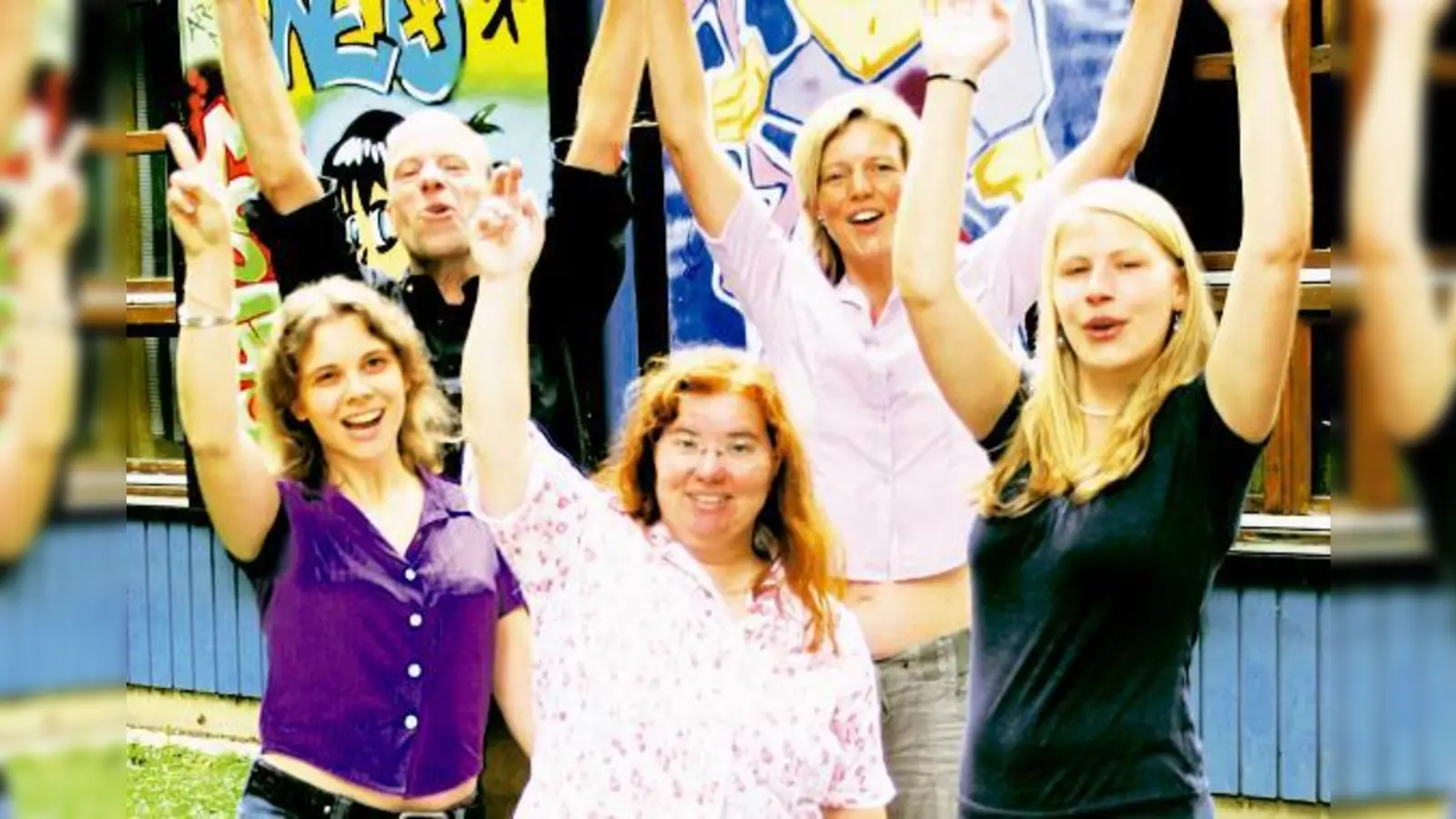 Hat gut jubeln - das Pädagogen-Team des Mooskito: Julia Rösner, Ralph Heberlein, Karin Feige, Iris Rietschle und Katharina Fertl (v.l.).	 (Foto: bm)