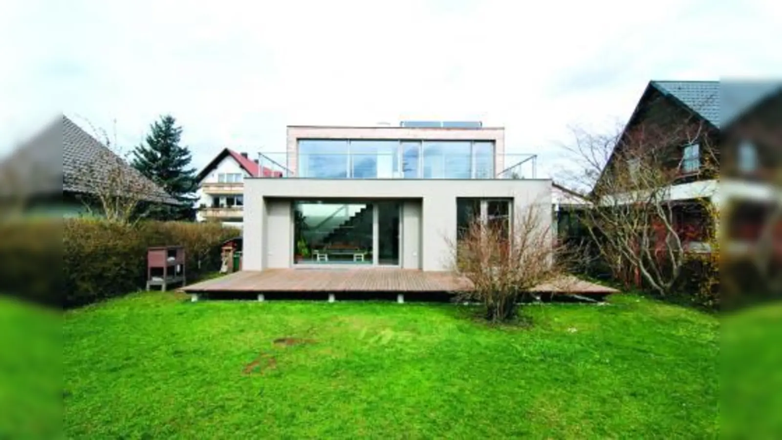 Jetzt ein ungewöhnlicher, moderner Bau und energetisch auf Neubaustand, der die Ausgangsbasis nicht<br>mehr erahnen lässt. (Foto: pi)