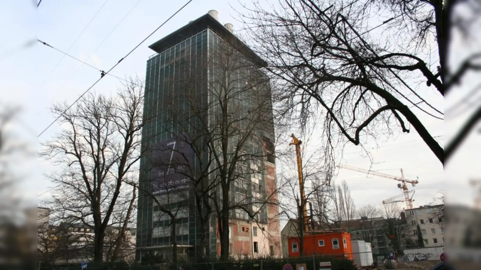 Im Frühjahr beginnen die Bauarbeiten zu „The Seven”. Ende 2012 wird das ehemalige Heizkraftwerk an der Müllerstraße nicht mehr wiederzuerkennen sein. (Foto: WS)