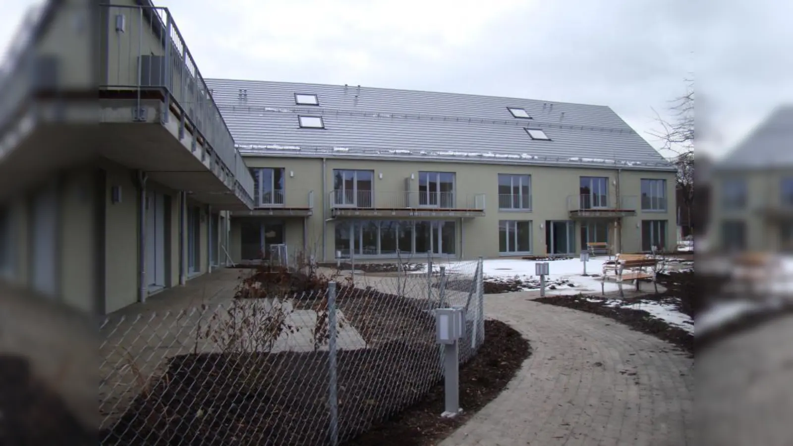 Schmuck sieht die neue Anlage für das Betreute Wohnen der AWO aus. Noch ist unklar, wer einziehen wird. (Foto: pst)