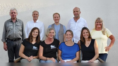 Das Theaterbrett &amp;#769;l 1993 aus Zamdorf spielt in diesem Jahr die Komödie Residenz Schloß &amp; Riegel, eine Komödie in drei Akten von Winnie Abel.   (Foto: VA)