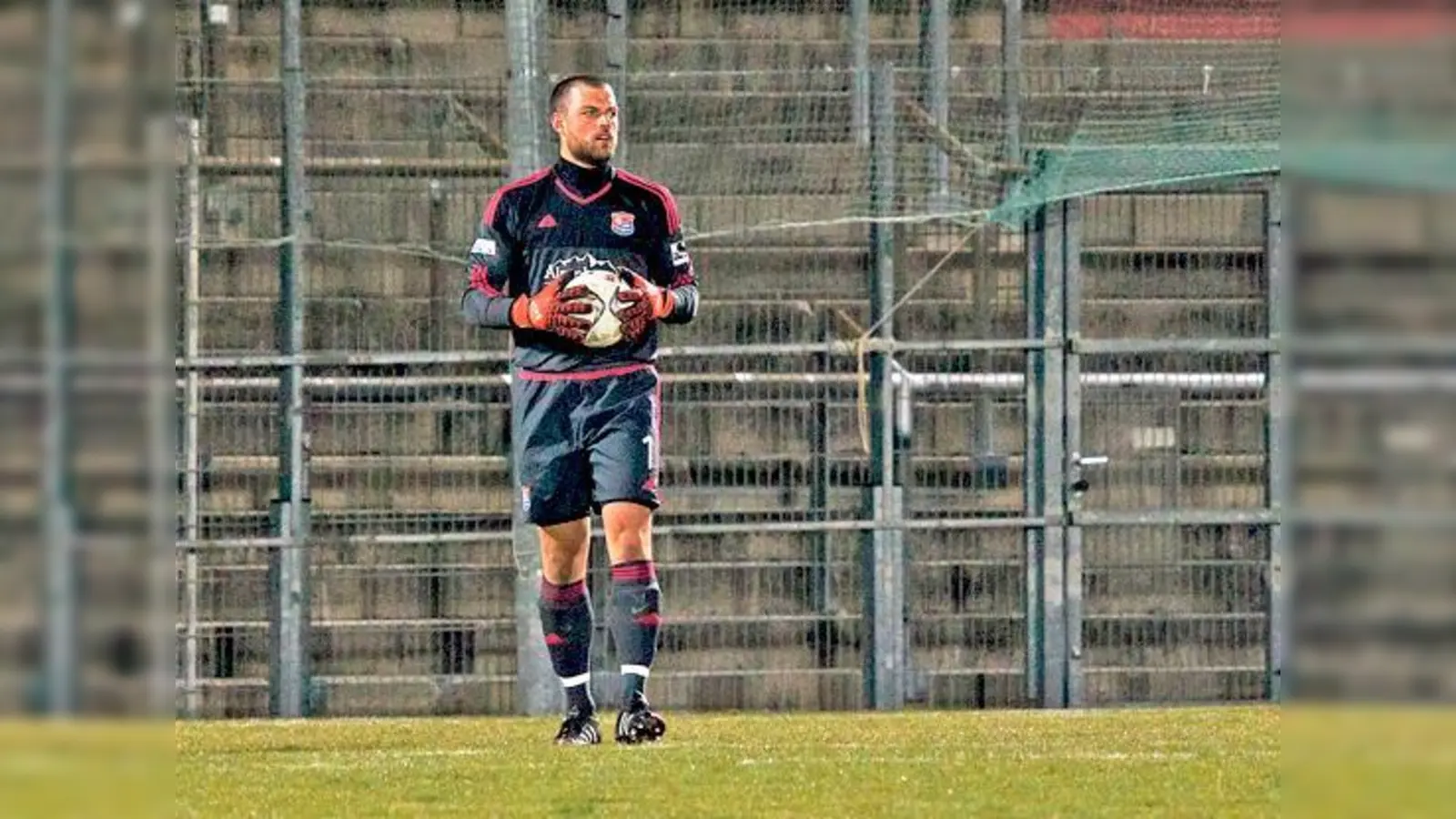 Im Schnitt hat Stefan Marinovic in dieser Saison weniger als ein Tor pro Spiel kassiert. Gegen Illertissen warens gleich zwei.	 (Foto: Christian Riedel)