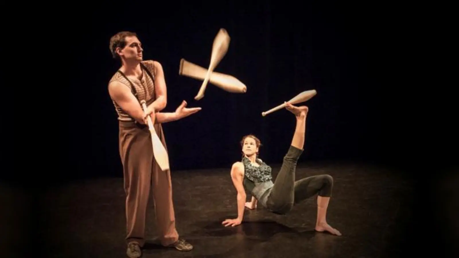 Besondere Körperbeherrschung  auch in der Drehung und am Boden! »Karusell«  die Show im Juli. 	 (Foto: GOP)