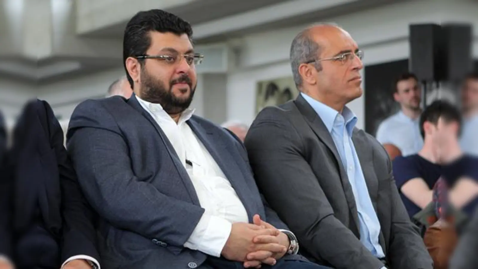 Weiter im Boot: Investor Hasan Ismaik und sein Statthalter Anthony Power.  (Foto: Anne Wild)