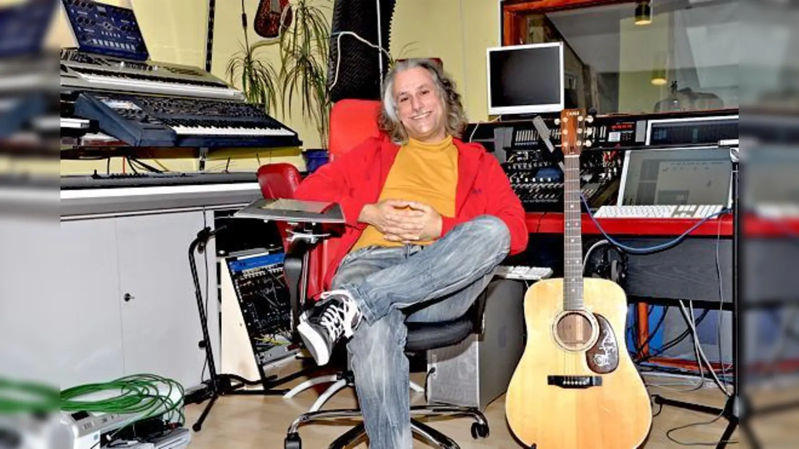 Der Musiker Francisco Arcón Martinez arbeitet mit dem zwölfjährigen »Supertalent« Michael Andreas Haeringer zusammen. 	 (Foto: Sybille Föll)