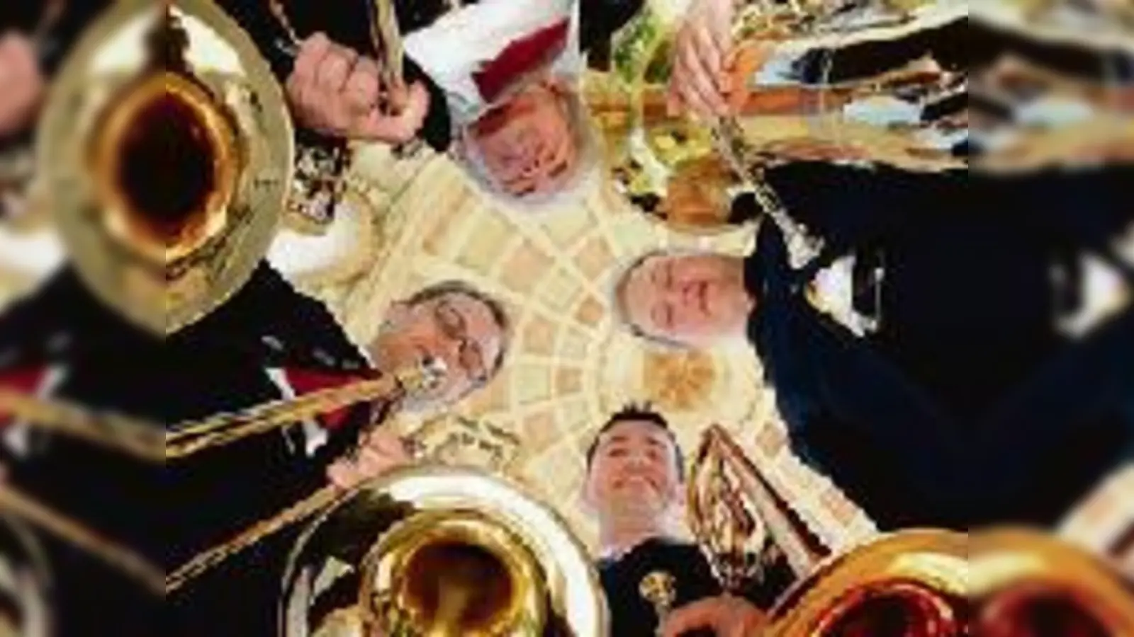 Schweres Blech spielt leichte  (Foto: Konzert der)