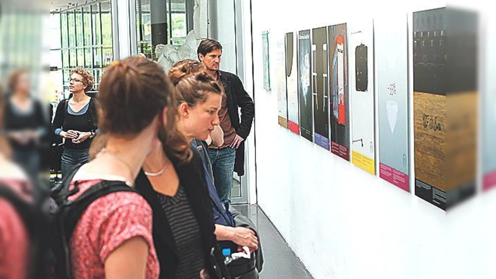 Der Titel ist Programm bei der Ausstellung »brenne und sei dankbar« der Künstlerin Gesche Piening im Münchner Gasteig. 	 (Foto: © TESTSET, 2012.)