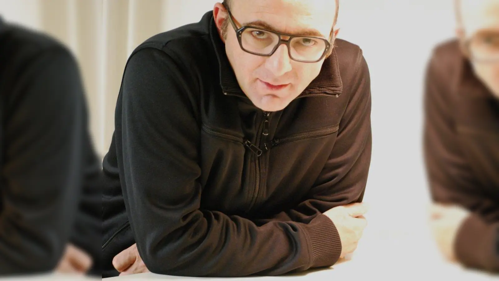 Su Turhan stellt sein neues Buch „Kruzitürken” vor. (Foto: Lyn Turhan)