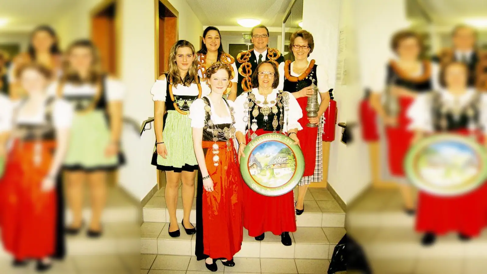 Vordere Reihe: Jugend-Königin H. Cronacher und Schützenkönigin R. Weber, hintere Reihe: F. Karner. A. Haller, A. Janson u. K. Janson (v.l.). 	 (Foto: Verein)