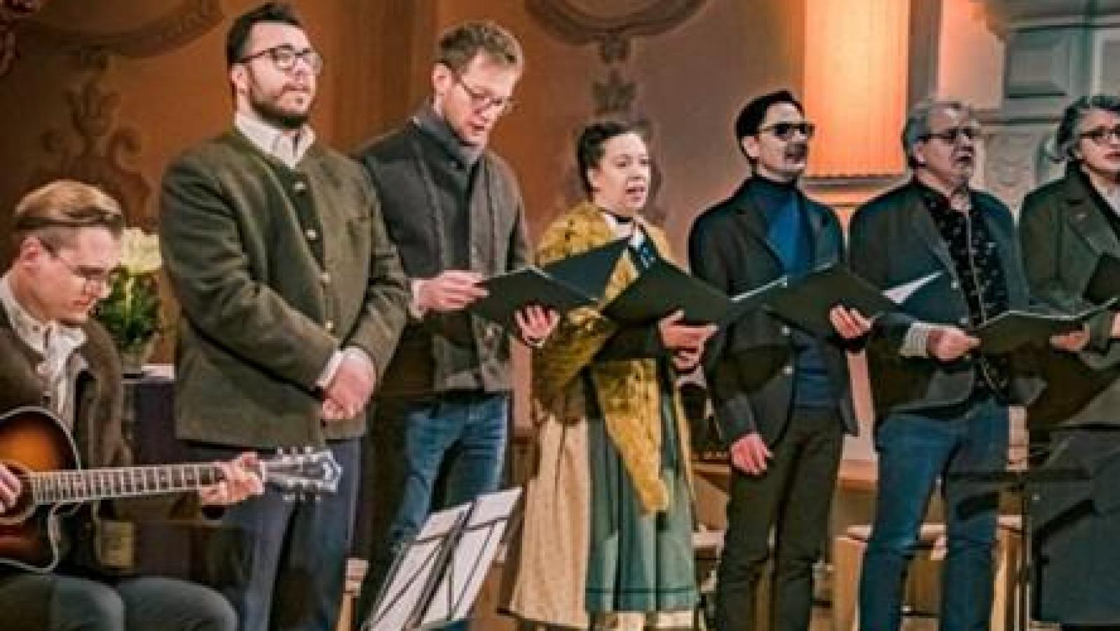 Mit-Heilige-Nacht-auf-Weihnachten-einstimmen