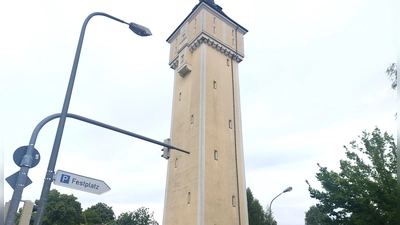 Der Wasserturm, ein Industriedenkmal in der Gemeinde Ismaning, wird gereinigt. (Archivbild: bas)