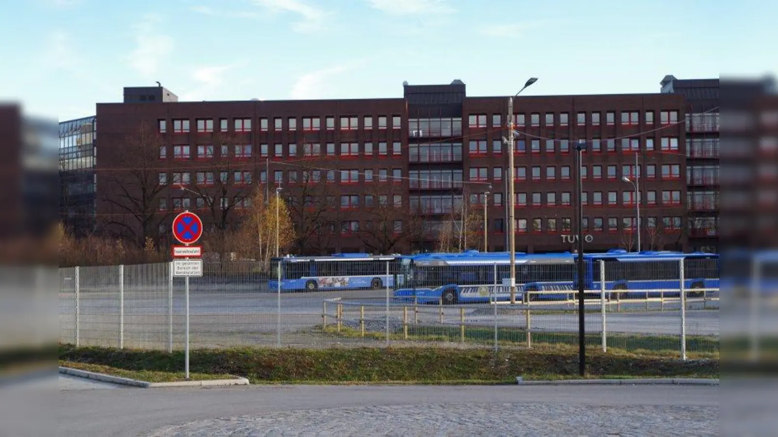 Der an der Zschokke-/ Hans-Thonauer-Straße ansässige Busbetriebshof West wird voraussichtlich 2021 nach Moosach umziehen. 2022 könnte der Wohnungsbau beginnen. (Foto: kö)