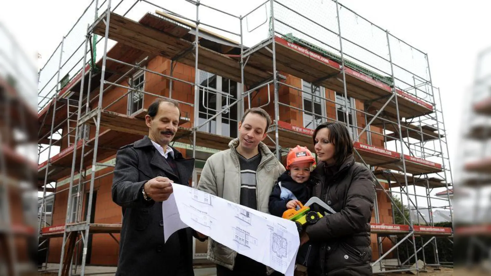 Pläne werden Wirklichkeit - die Schaffung von Wohneigentum gehört für fast drei Viertel der Deutschen zu den erstrebten Zielen. Nach Umfragen des BSB verbinden über 75 Prozent der Befragten damit den Wunsch nach Verbesserung der Wohnqualität. (Foto: BSB)