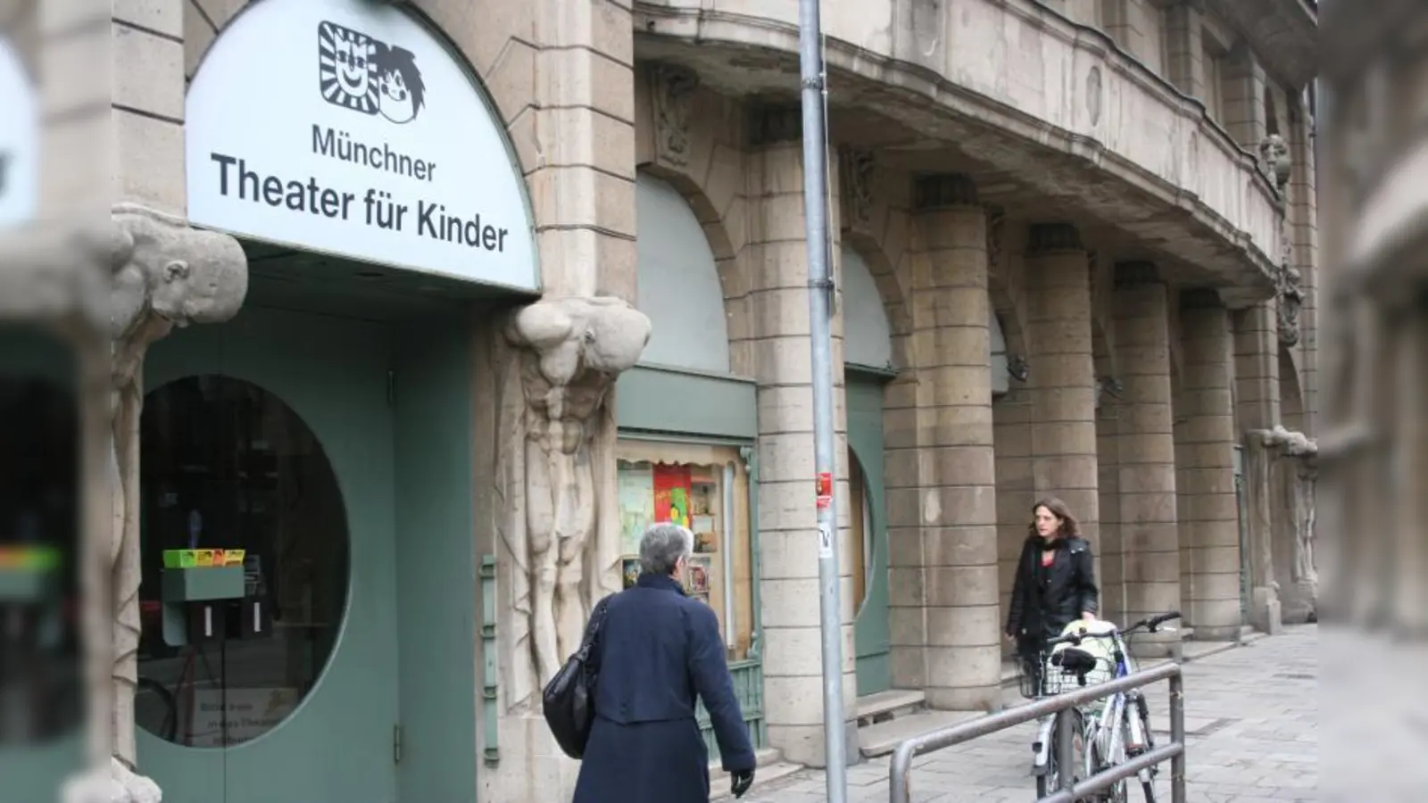 Bei seinem jungen Publikum ist das Münchner Theater für Kinder heiß geliebt. Die Stadt München, die sich selbst gerne als familienfreundliche Stadt darstellt, hat für die Bühne dagegen nichts übrig. (Foto: ws)