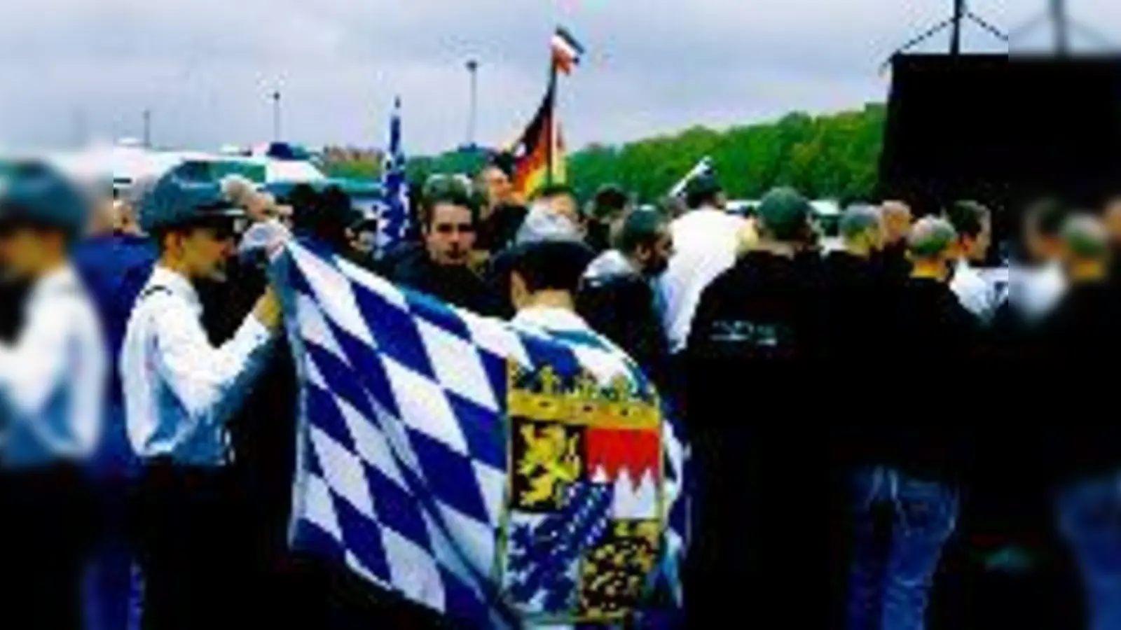 Staatsfeinde mit Bayernfahne.	 (Foto: Max Hägler)
