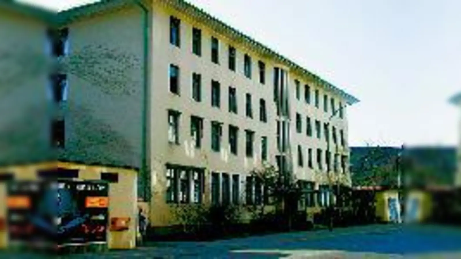 Die Obdachlosen-Unterkunft in der Pilgersheimer Straße wurde 1952 eröffnet und bietet derzeit knapp 150 wohnsitzlosen Männern ein Dach über dem Kopf.	 (Foto: ct)