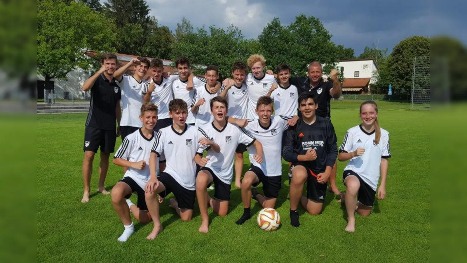Freuen sich über ihre dritte Meisterschaft in Folge: die C1-Junioren des TSV Solln. (Foto: TSV Solln)