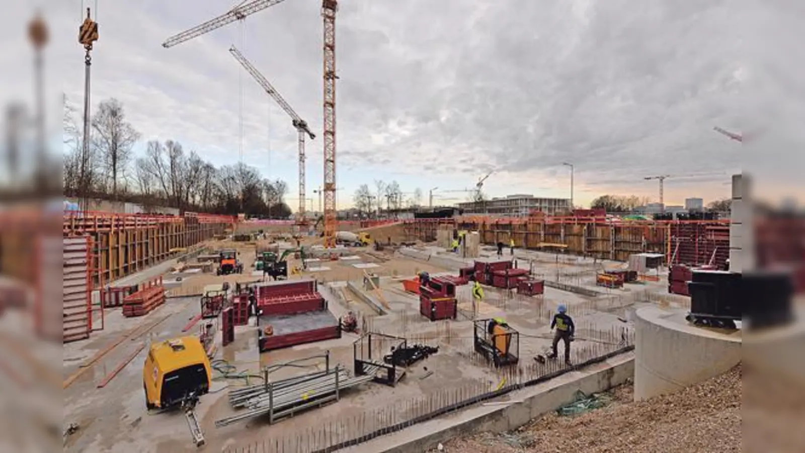 Überall in der Stadt, wie hier im Prinz-Eugen-Park, schaffen Wohnungsunternehmen bezahlbare Wohnfläche. Und doch reicht es vorne und hinten nicht.	 (Foto: GEWOFAG)