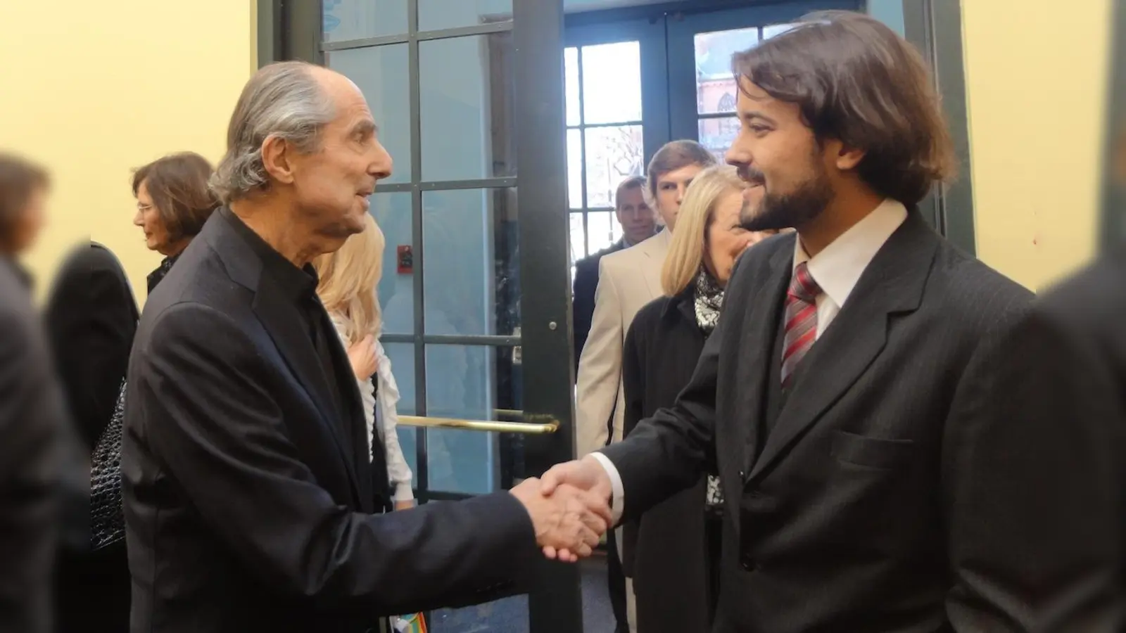 Philip Roth (links) mit dem brasilianischen Autor Felipe Franco Munhoz (2013). (Foto: CC BA-SA 4.0)