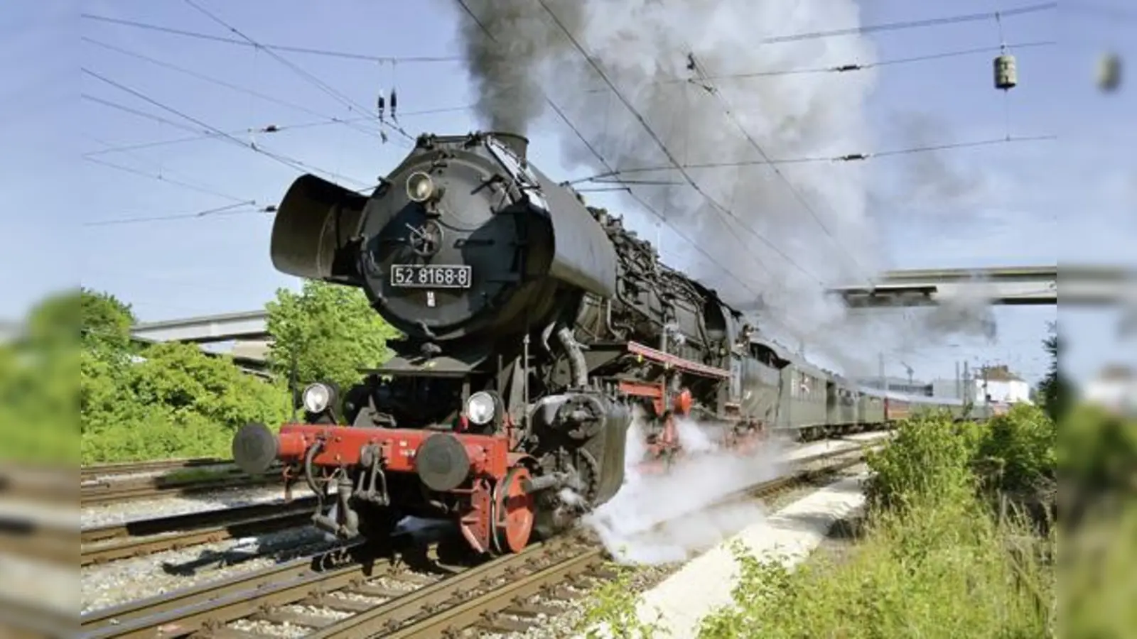 Stampfend setzt sich der Dampfzug in Bewegung, um dann elegant über die Schienen zu gleiten.	 (Foto: BEM)