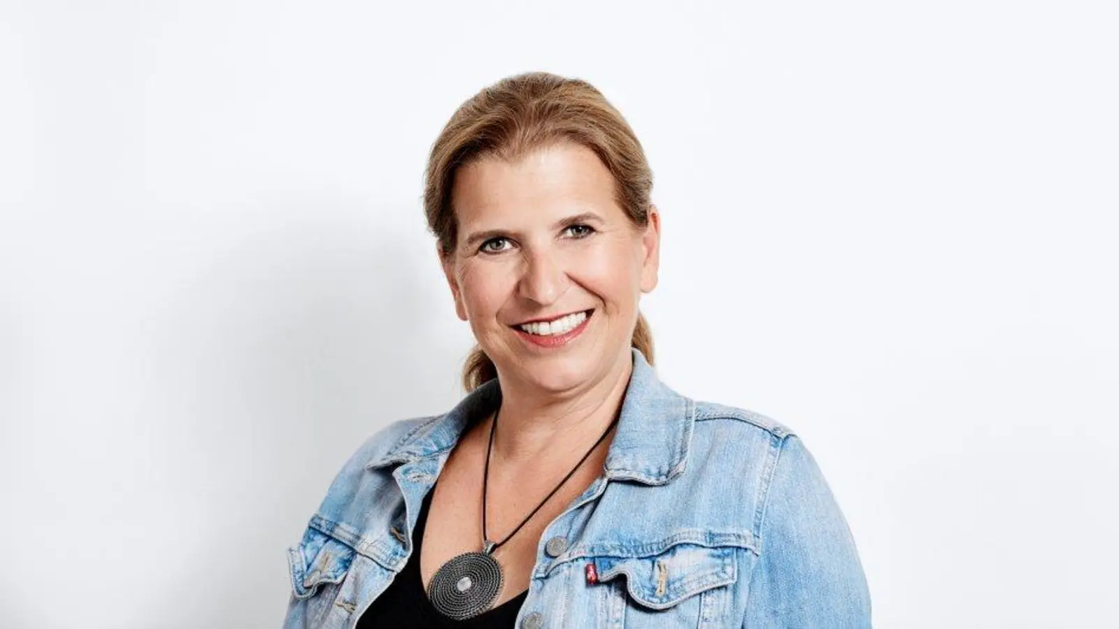 „Wir wollen dafür sorgen, dass keine Schülerin und kein Schüler zurückbleibt, weil es an der Technik hapert”, sagt SPD-Stadträtin Julia Schönfeld-Knor. (Foto: Christian Pfaffinger)