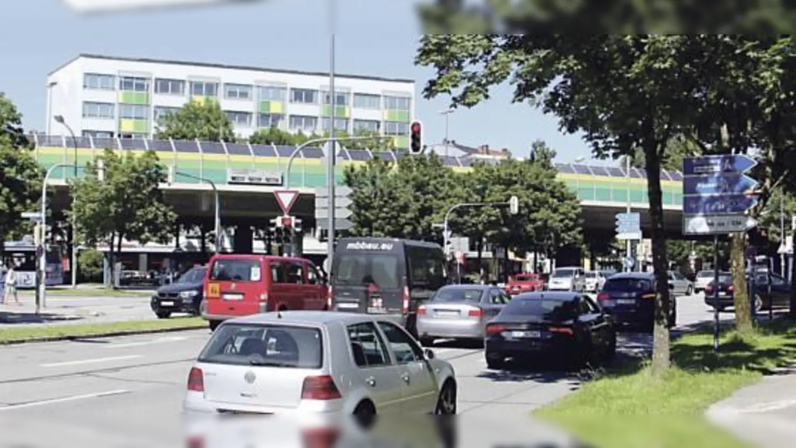 Viel Verkehr und wenige optische Reize  dazu kein freies WLAN. Am Candidplatz bleibt vorerst alles, wie es ist.	 (Foto: HH)