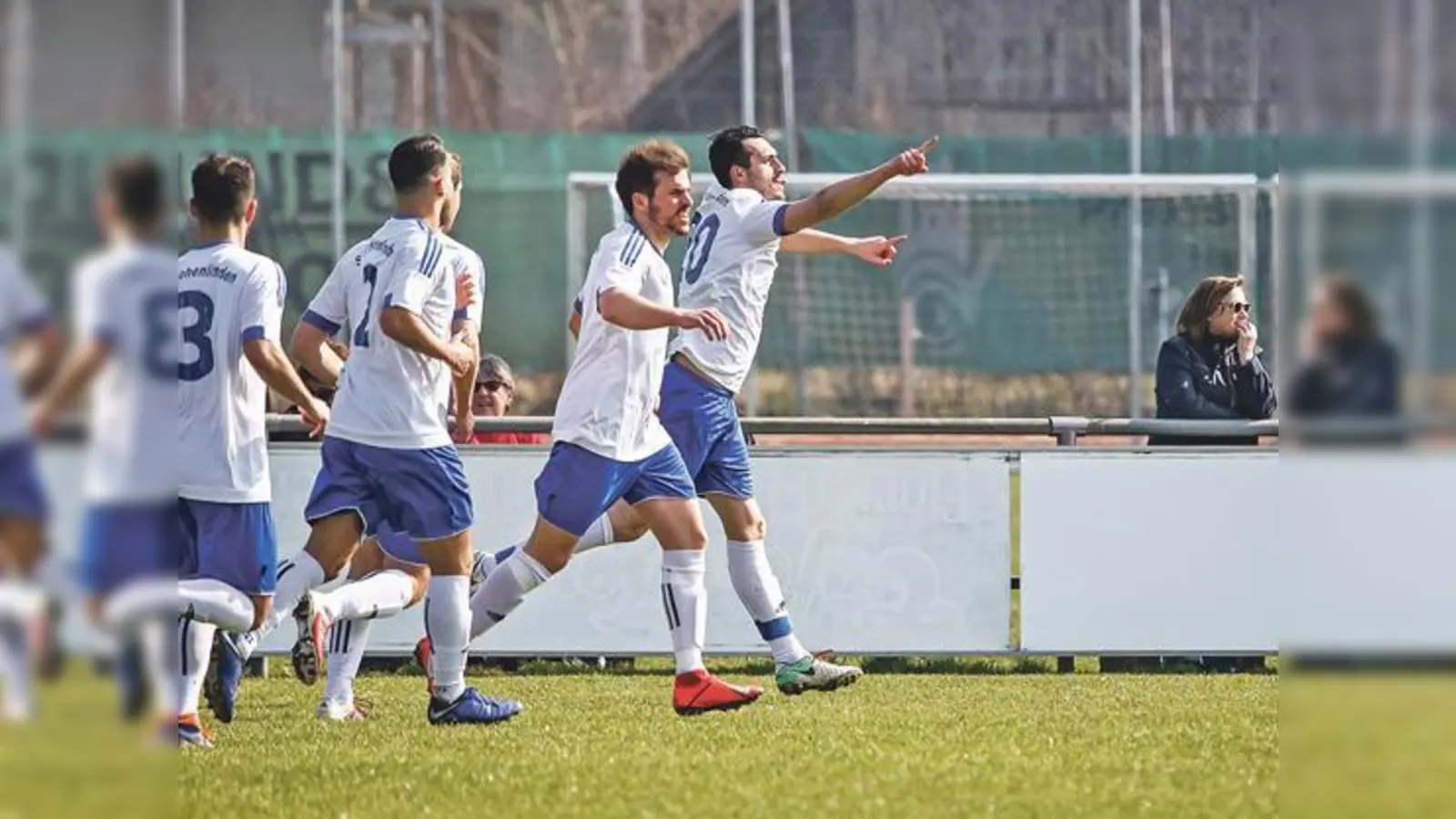 Der SV Hohenlinden behielt auswärts in Waldtrudering in einem verrückten Spiel die Oberhand und darf nun in der Liga wieder nach oben blicken.	 (Foto: Christian Riedel)