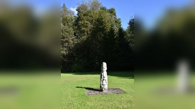Steinstatue der nigerianischen Künstlergruppe „New Sacred Art”. (Foto: Aukio-Ateliergemeinchaft)