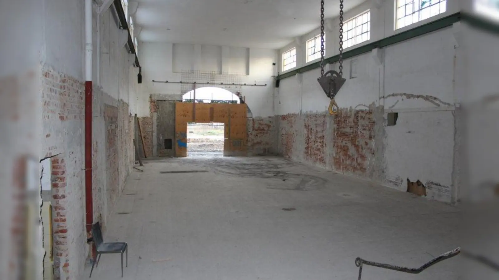 Das ehemalige Werkstättengebäude auf dem Diamaltgelände wird gerade saniert. (Foto: sb)