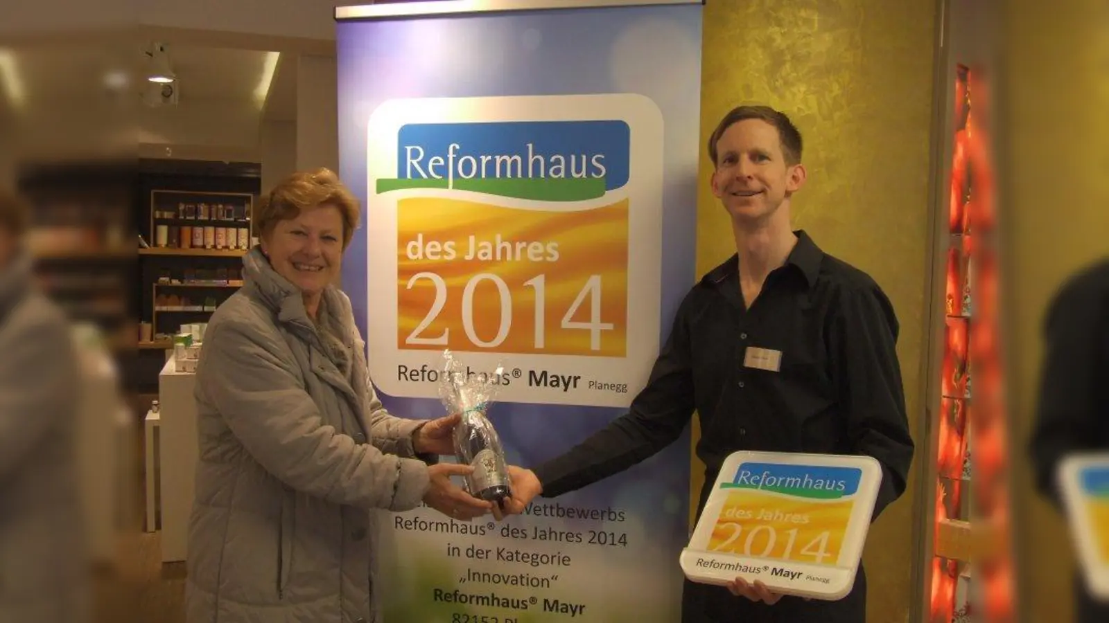 Bürgermeisterin Annemarie Detsch gratuliert Michael Mayr. (Foto: privat)