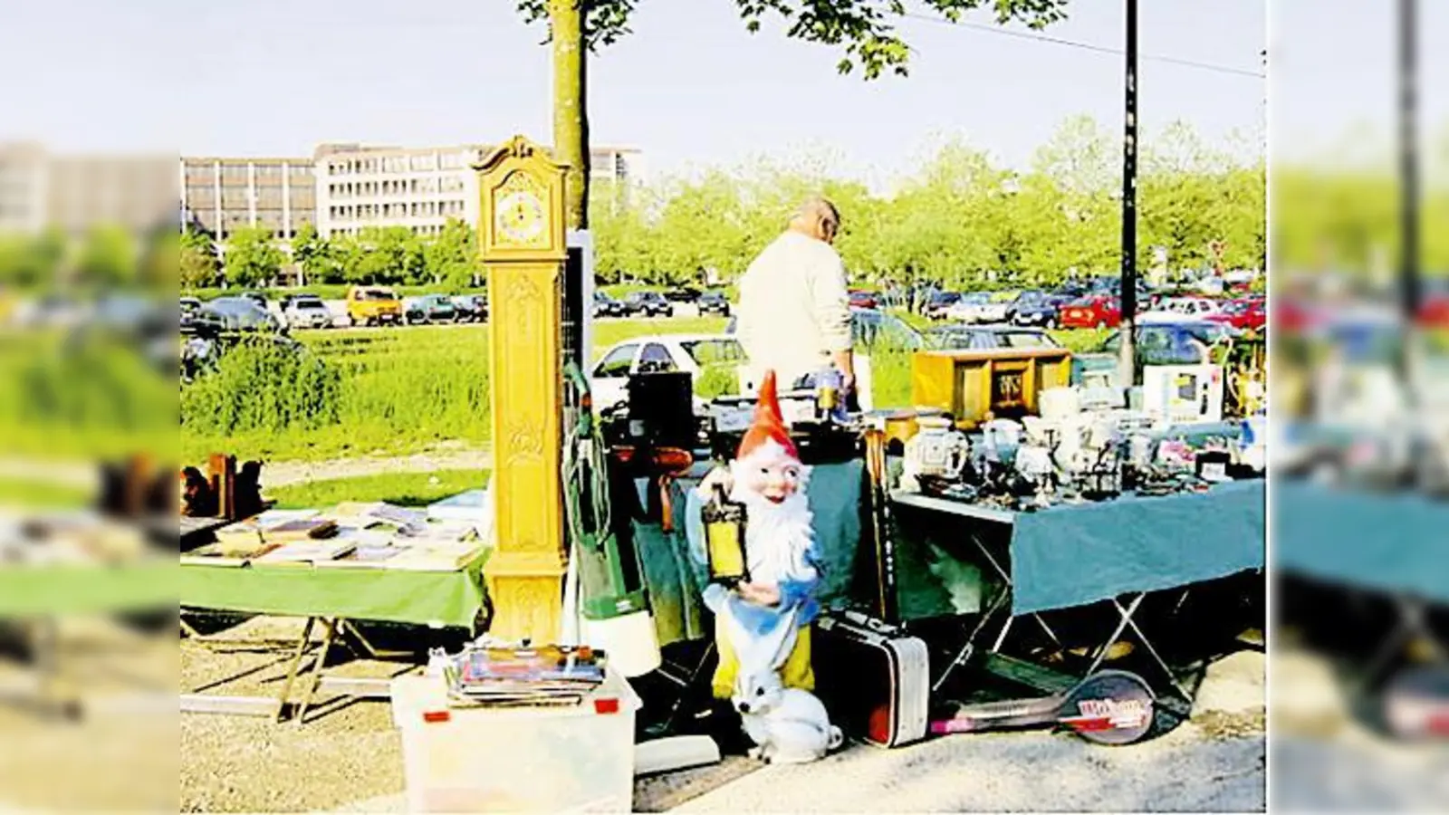 Nach 23 Jahren hat das letzte Stündlein geschlagen für den Flohmarkt am Hanns-Seidel-Platz  aber der Bürgerkreis gibt nicht auf.  (Foto: Bürgerkreis)