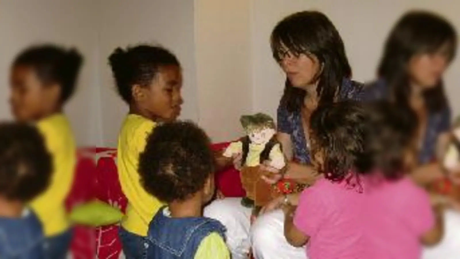 Beim internationalen Jugendclub lernen Kinder spielend Deutsch.  (Foto: VA)