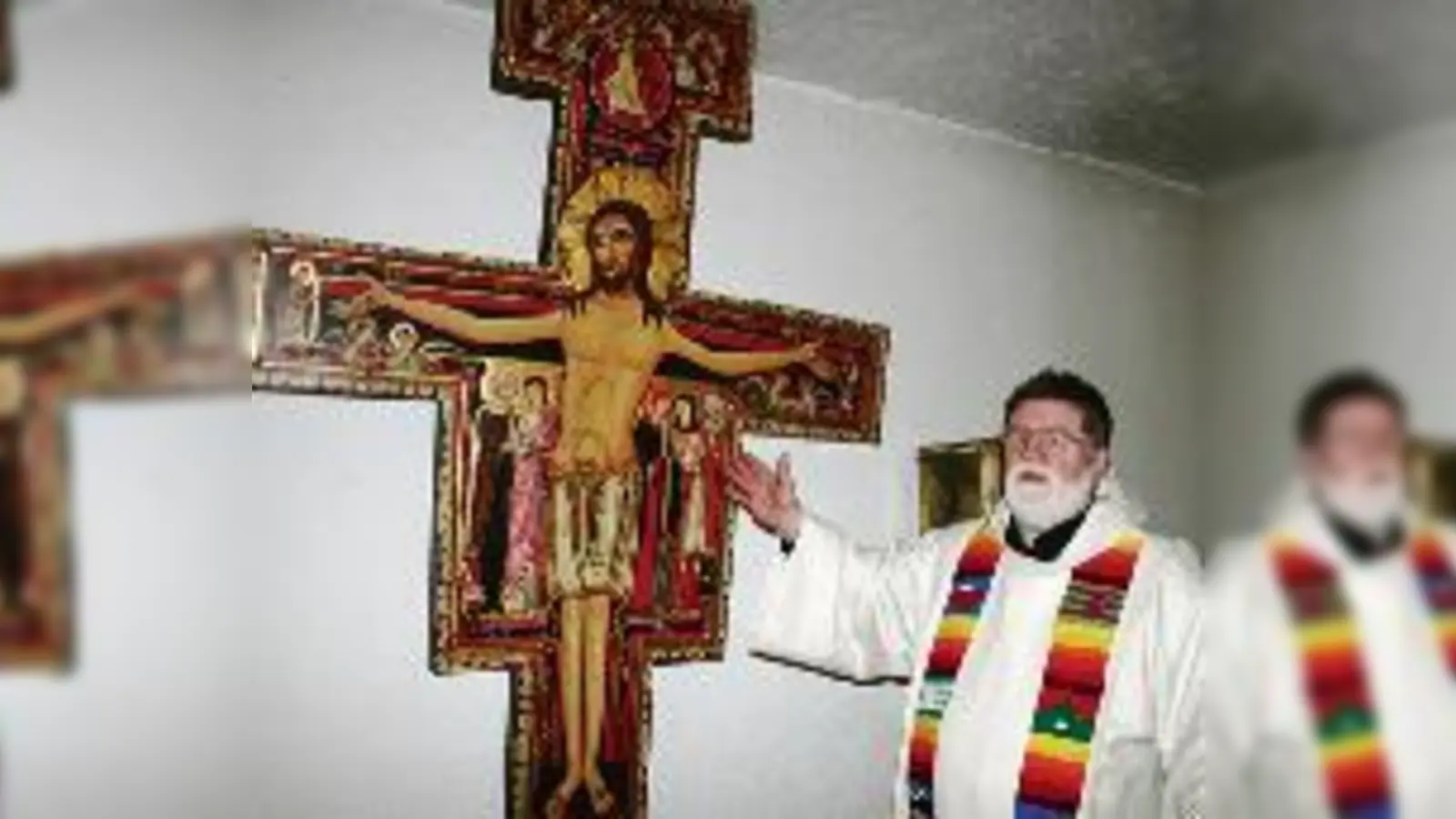 Ostern in Bogenhausen: Pater Lutz Hübner aus der katholischen Pfarrei St. Klara spricht über das bevorstehende Fest.  (Foto: ak)