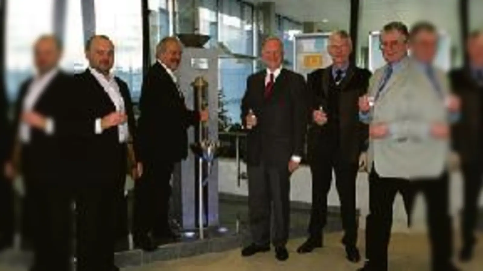 Haben den Brunnen eingeweiht: (v.l.n.r.) Thomas Stockerl, Rolf Zeitler, Josef Diehl, Karl-Heinz Maurath, Alfons Wommelsdorf und Franz  (Obermaier.Foto: VA)