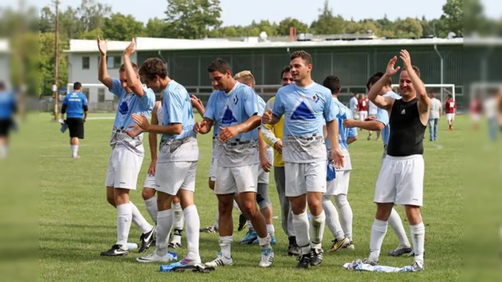 Freude über den ersten Punktspielsieg.  (Foto: A. Wild)