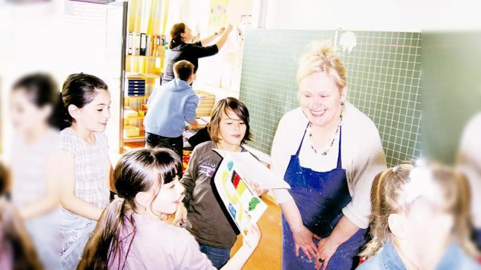 Gemeinsam mit der Künstlerin Heidi Petra Schworobuk können Schüler der Jenaschule ihr kreatives Potenzial entdecken.	 (Foto: sd)