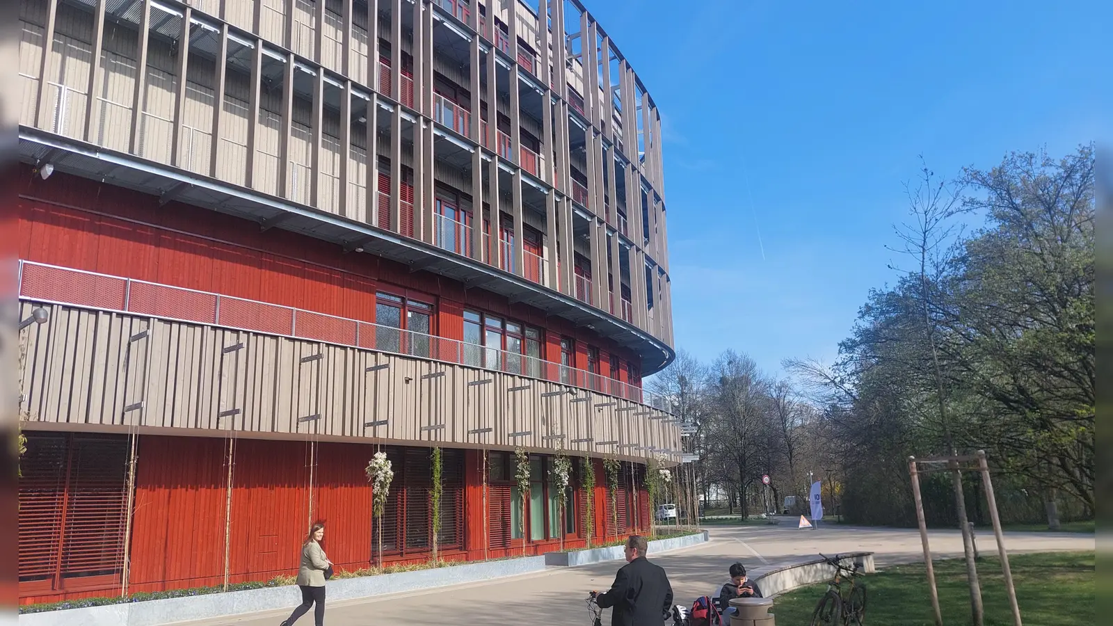 Das neue Wilhelm-Hausenstein-Gymnasium ist im September 2024 eröffnet worden. (Archivbild: bas)