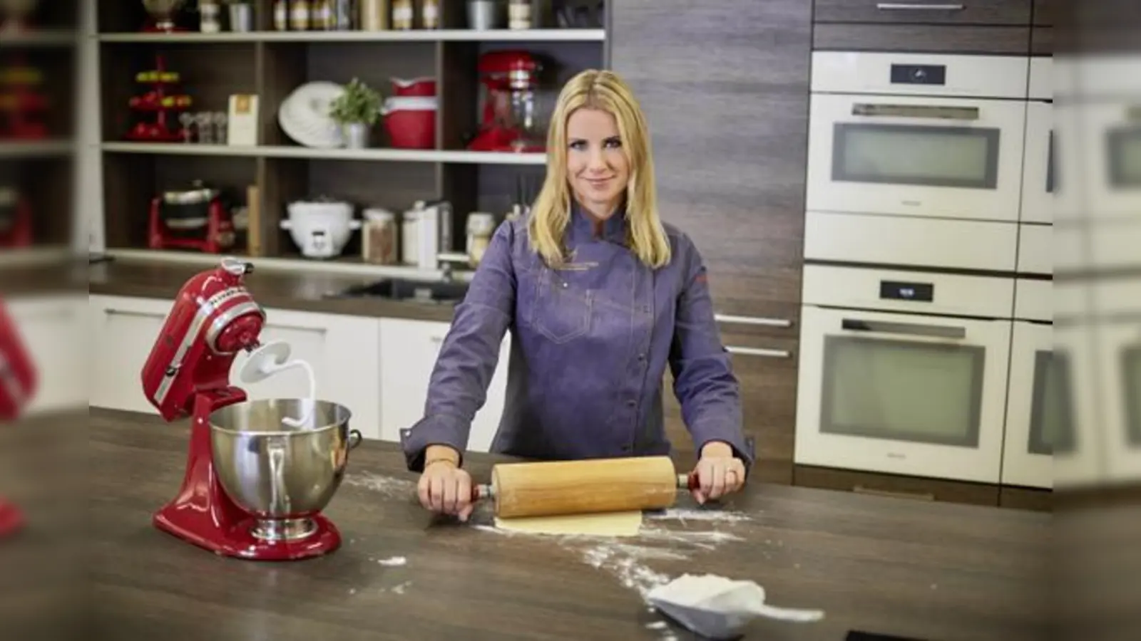 Klein, aber extrem fein: Konditorenweltmeisterin Andrea Schirmaier-Huber zeigt, wie die weihnachtlichen Bäckereien garantiert gelingen.	 (Foto: VA)