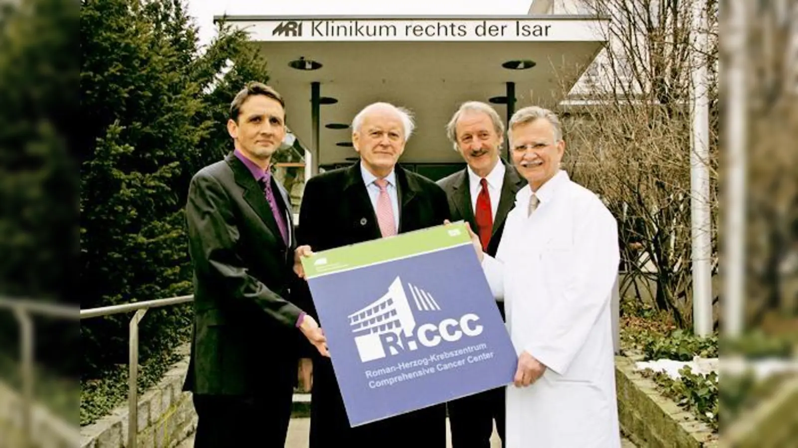 Professor Ebert, Professor Roman Herzog, Professor Schwaiger und Professor Gradinger bei der Eröffnung des neuen Krebszentrums(v.l.).	 (Foto: VA)