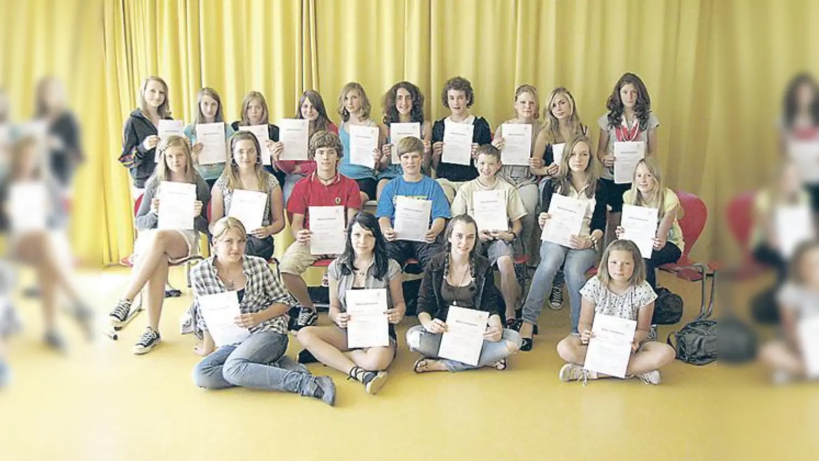 Die stolzen Diplomanden: Die ausgebildeten Babysitter freuen sich auf Aufträge.  (Foto: VA)
