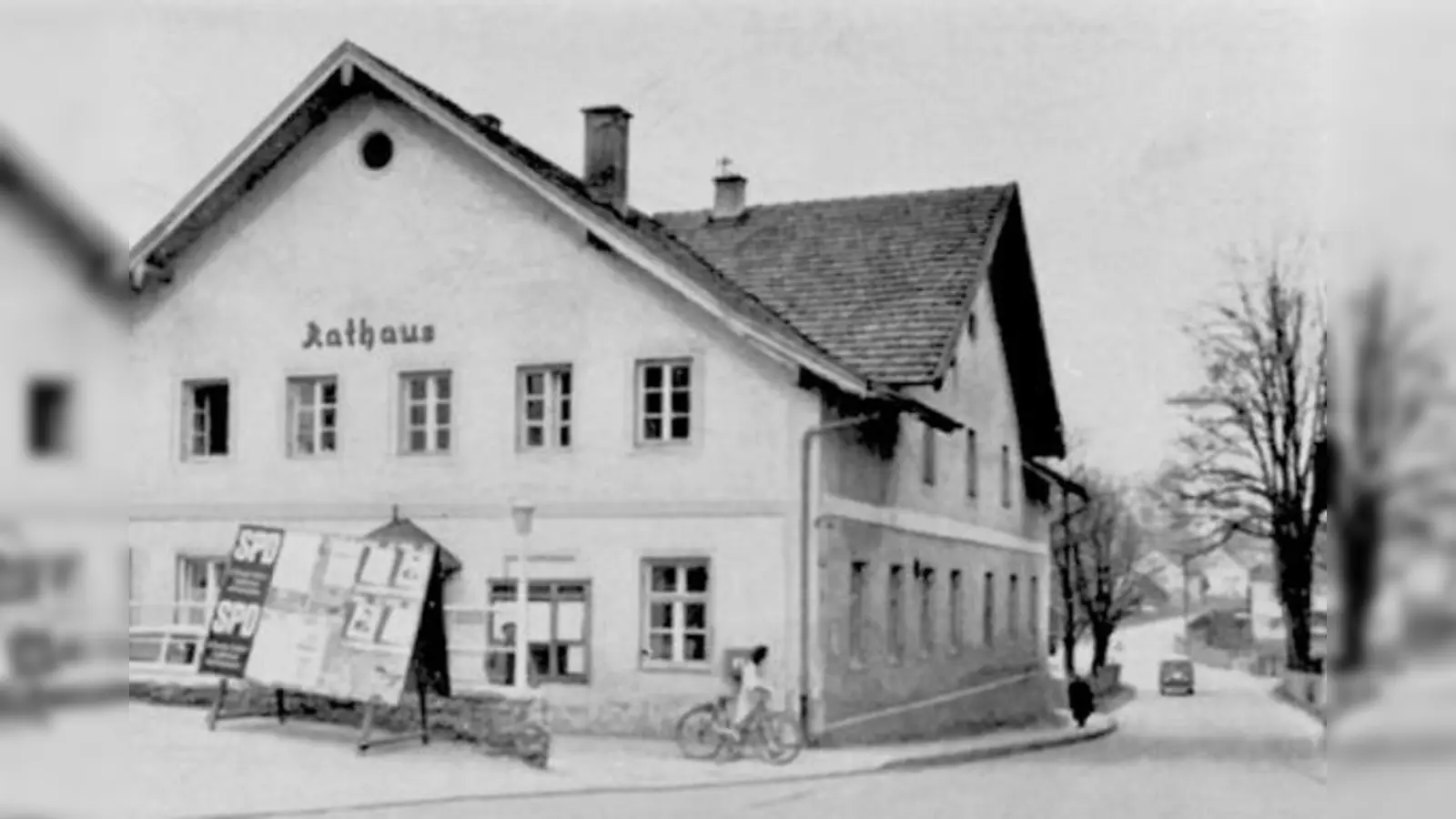 Ein Blick auf das Rathaus in Oberhaching im Jahr 1958.  (Foto: Gemeindearchiv)