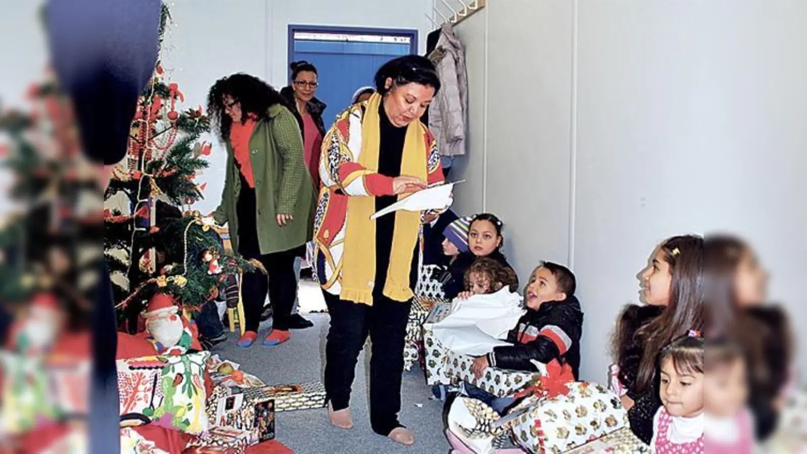 In der Asylbewerbernotunterkunft herrscht nun auch ein wenig Weihnachtsstimmung.	 (Foto: privat)