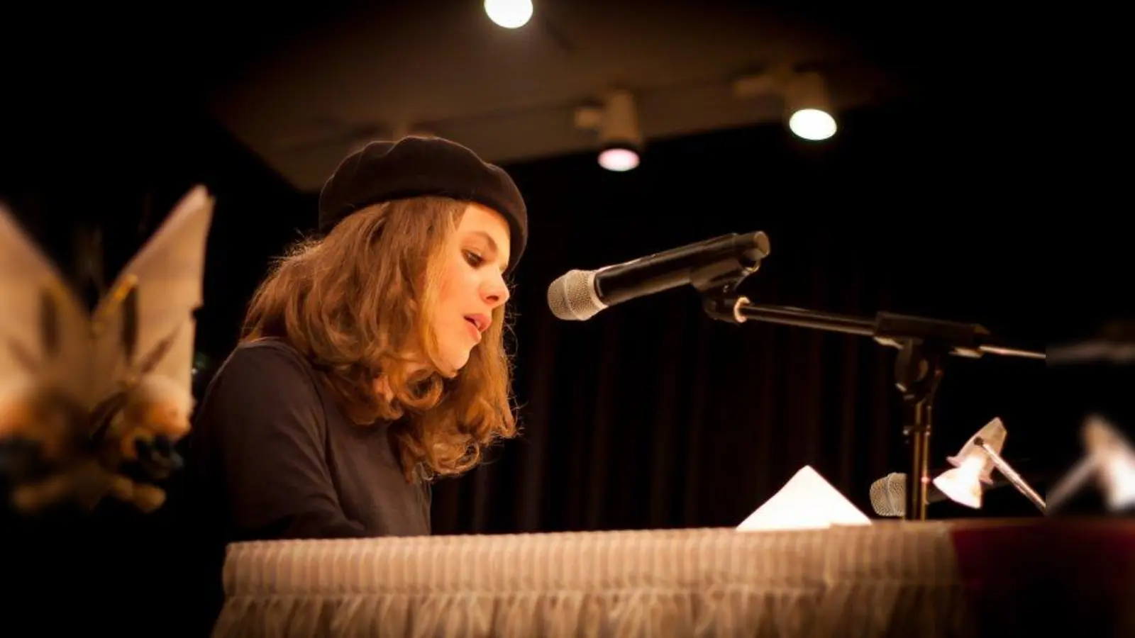 Constanze Fennel liest im Augustinum Neufriedenheim für die Aktion Sternstunden. (Foto: Andreas Dirscherl)